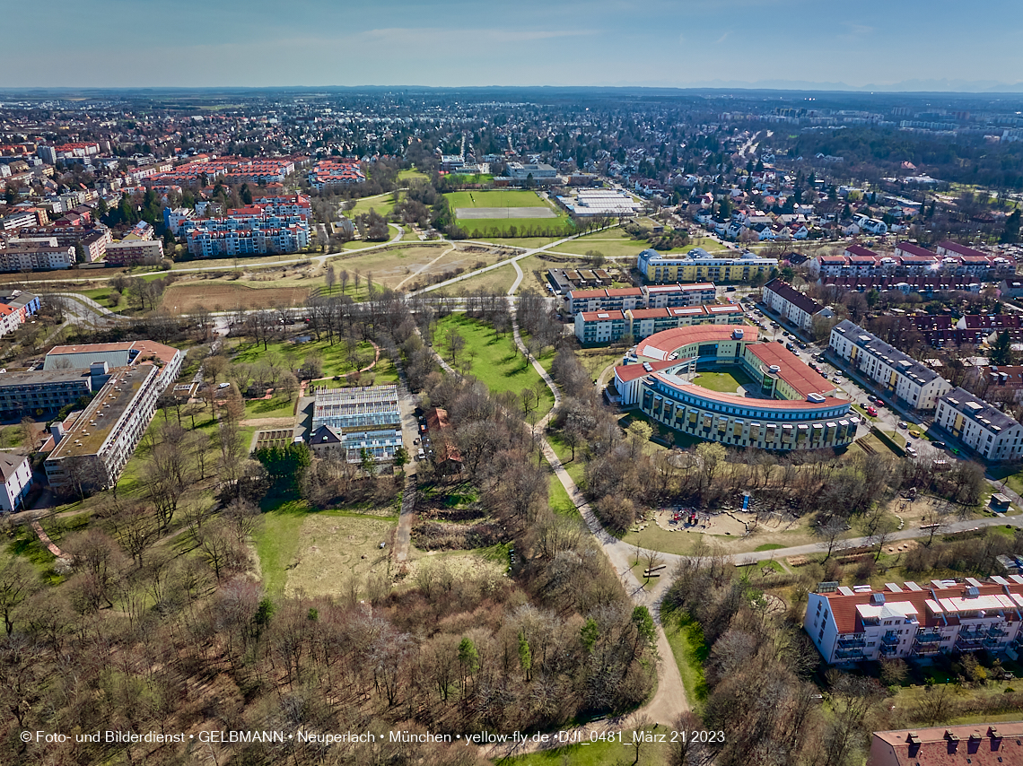 21.03.2023 - Luftbilder von der Baustelle Maikäfersiedlung in Berg am Laim